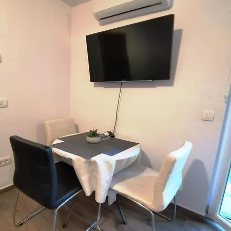 Hana Mare Apartment *